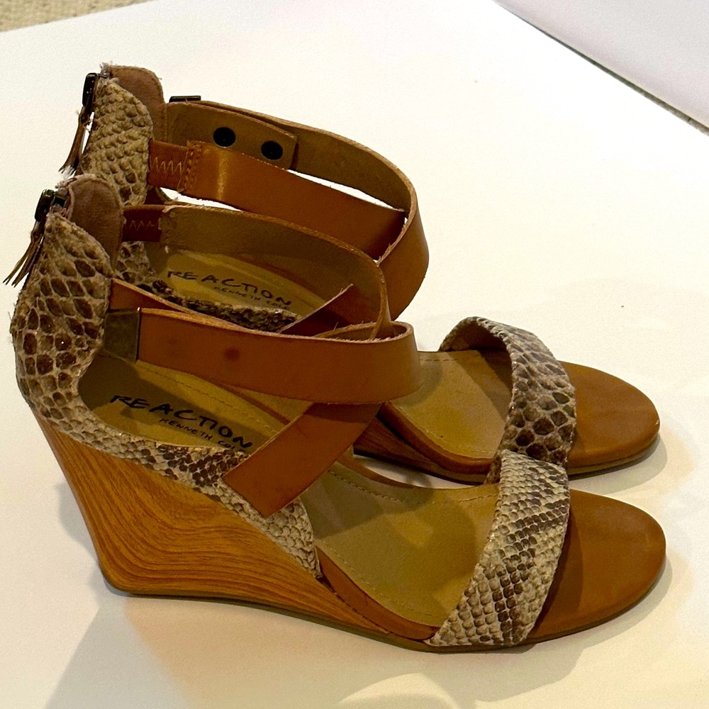 Kenneth Cole Reaction Snake Snap Wedge, Good Used Condition, Size 7.5